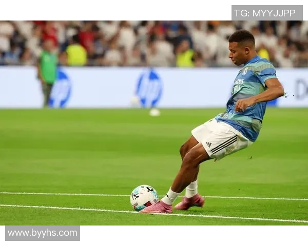 足球天才姆巴佩领衔法国新一代超级球星展现无与伦比的速度与技巧 足球天才姆巴佩领衔法国新一代超级球星展现无与伦比的速度与技巧