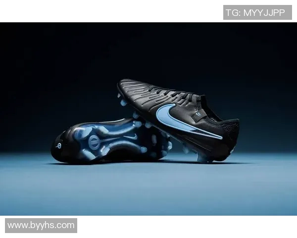 足球比赛中球星脚下的传奇球鞋展现与技术风采解析 足球比赛中球星脚下的传奇球鞋展现与技术风采解析